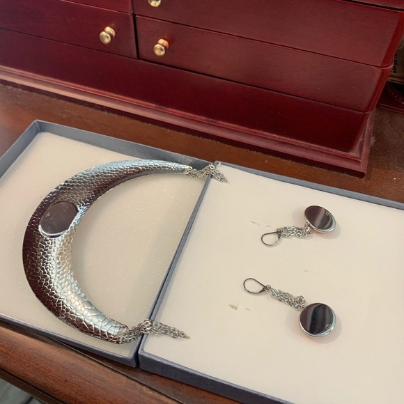 Jewelry Set - Picture 2 of 2